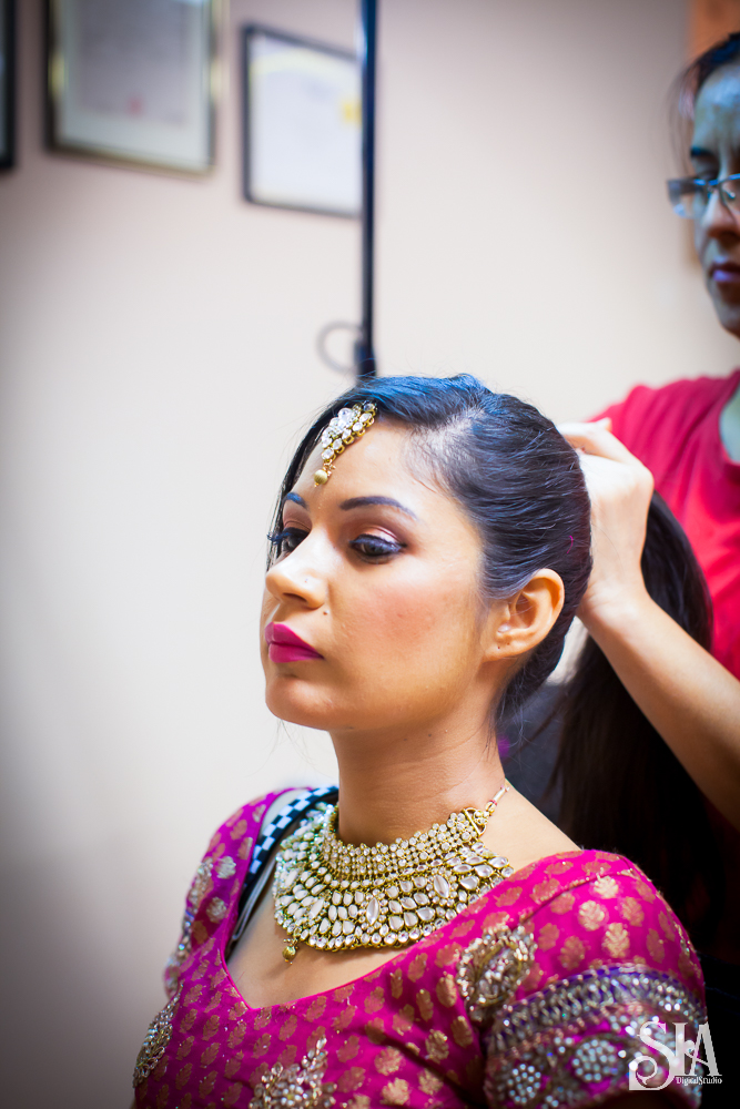 How to Click Bride Getting Ready Images In an Elegant Way!