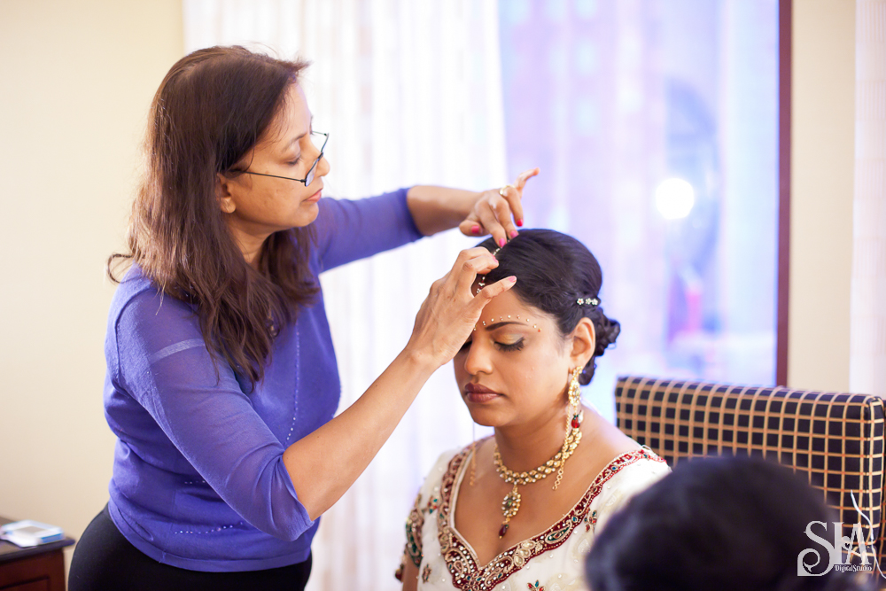 How to Click Bride Getting Ready Images In an Elegant Way!