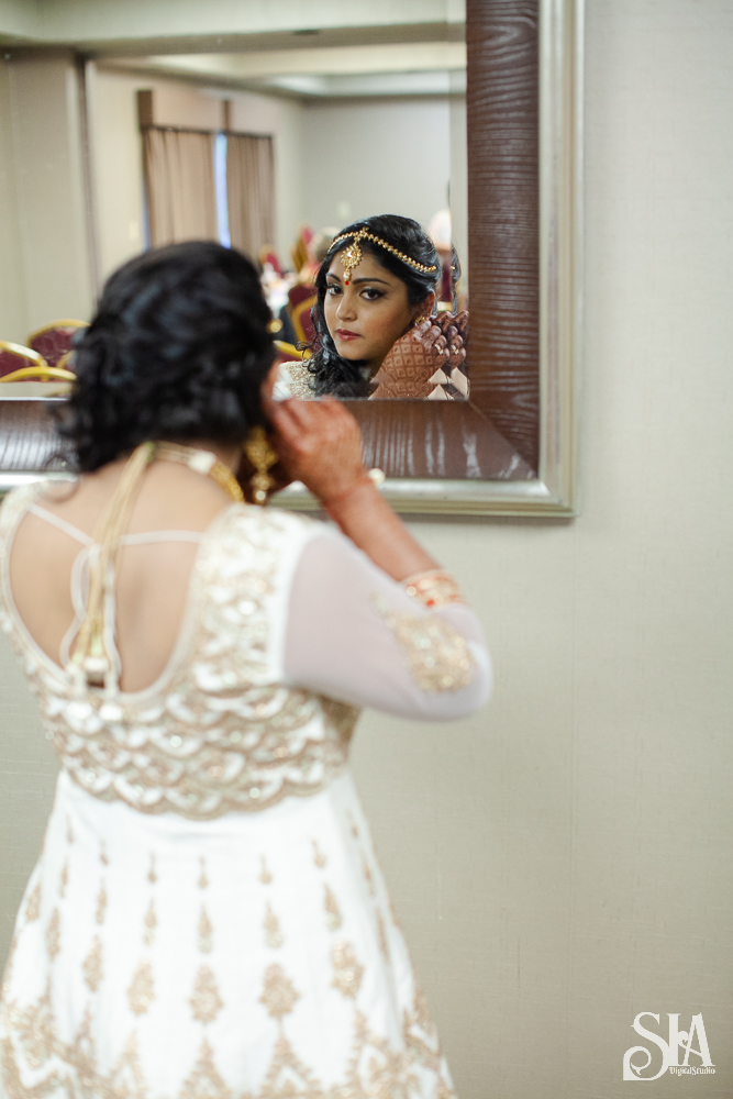 How to Click Bride Getting Ready Images In an Elegant Way!