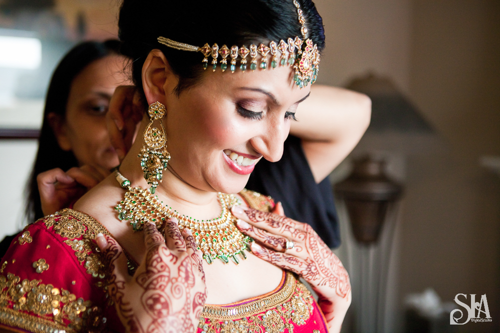 How to Click Bride Getting Ready Images In an Elegant Way!