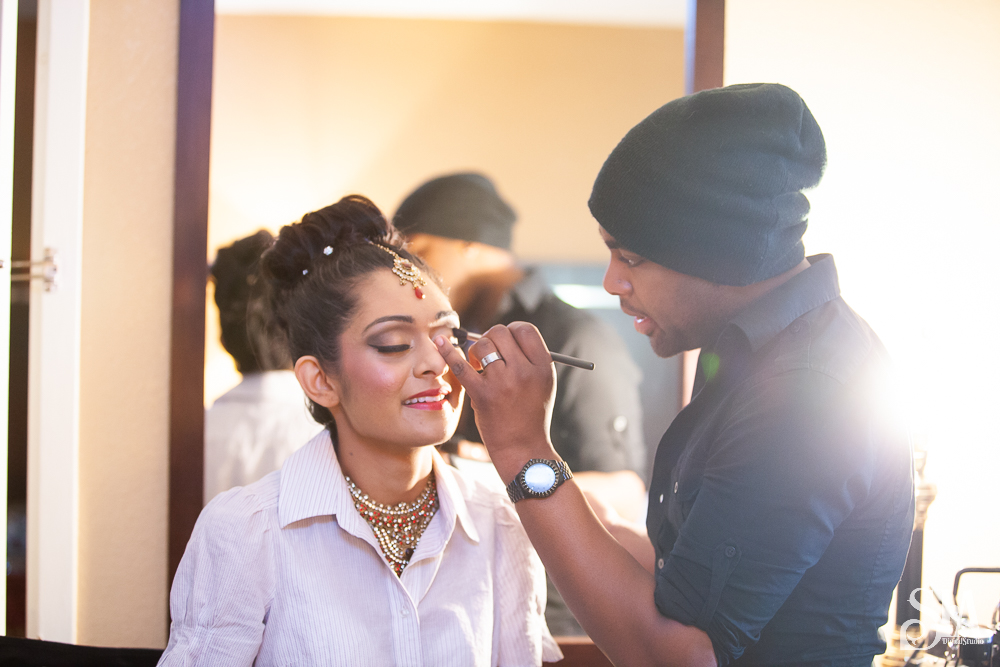 How to Click Bride Getting Ready Images In an Elegant Way!