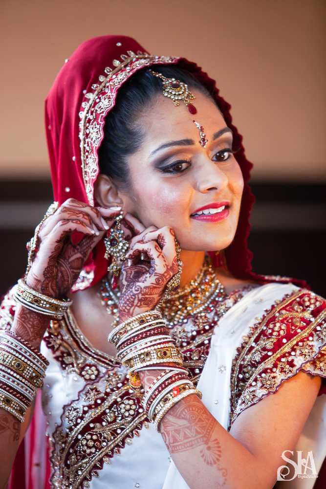How to Click Bride Getting Ready Images In an Elegant Way!