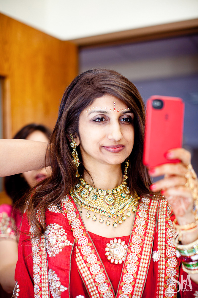 How to Click Bride Getting Ready Images In an Elegant Way!