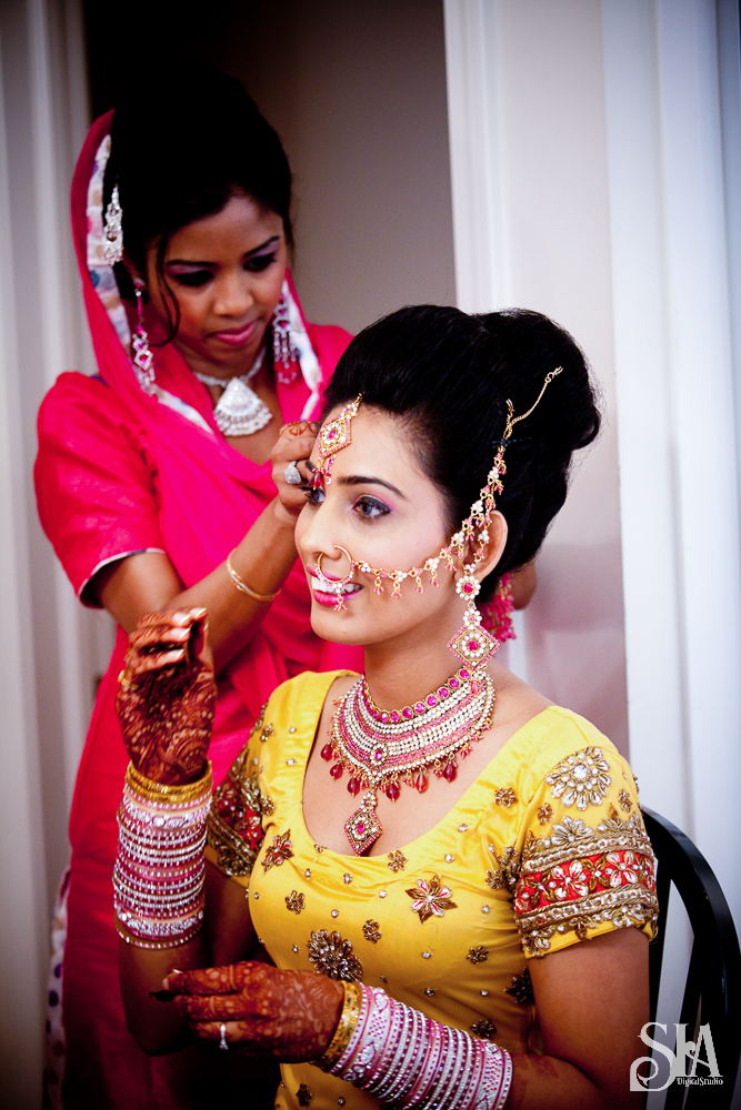 How to Click Bride Getting Ready Images In an Elegant Way!