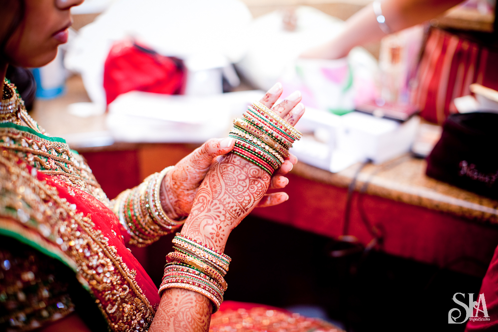 How to Click Bride Getting Ready Images In an Elegant Way!