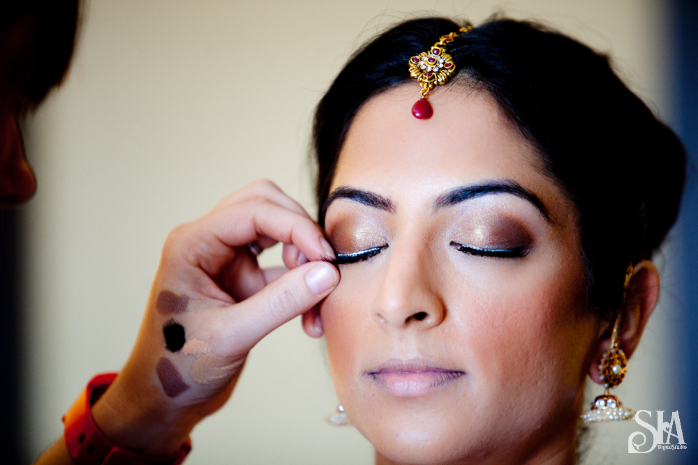 How to Click Bride Getting Ready Images In an Elegant Way!