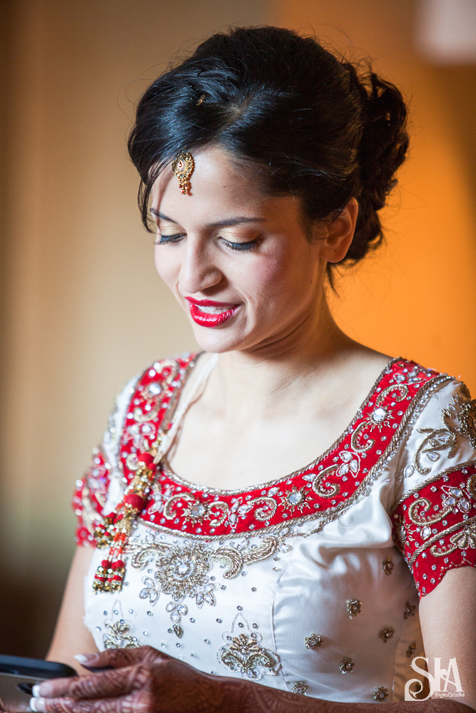 How to Click Bride Getting Ready Images In an Elegant Way!