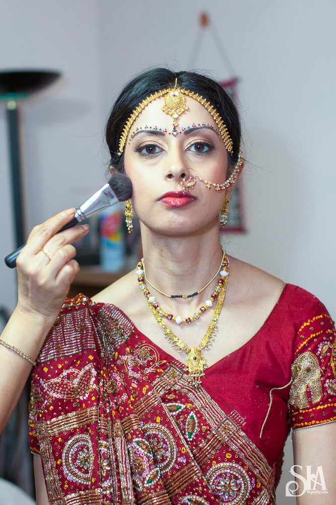 How to Click Bride Getting Ready Images In an Elegant Way!