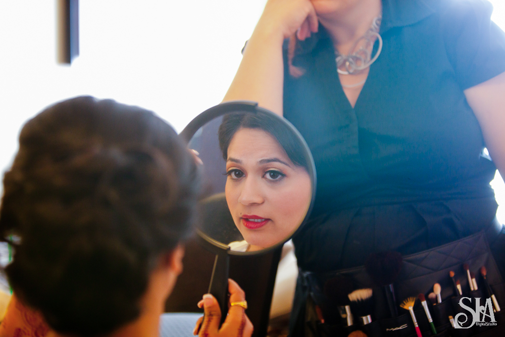 How to Click Bride Getting Ready Images In an Elegant Way!