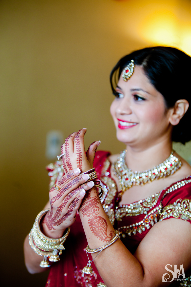 How to Click Bride Getting Ready Images In an Elegant Way!