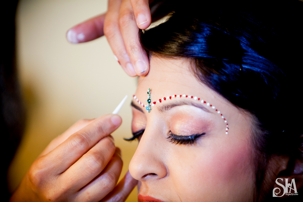 How to Click Bride Getting Ready Images In an Elegant Way!