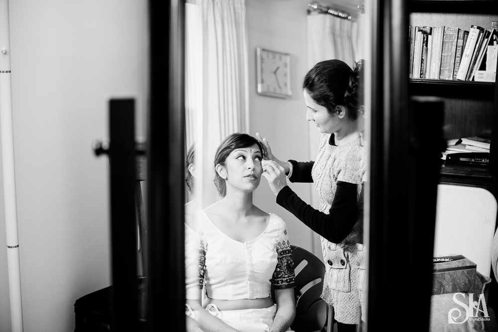 How to Click Bride Getting Ready Images In an Elegant Way!