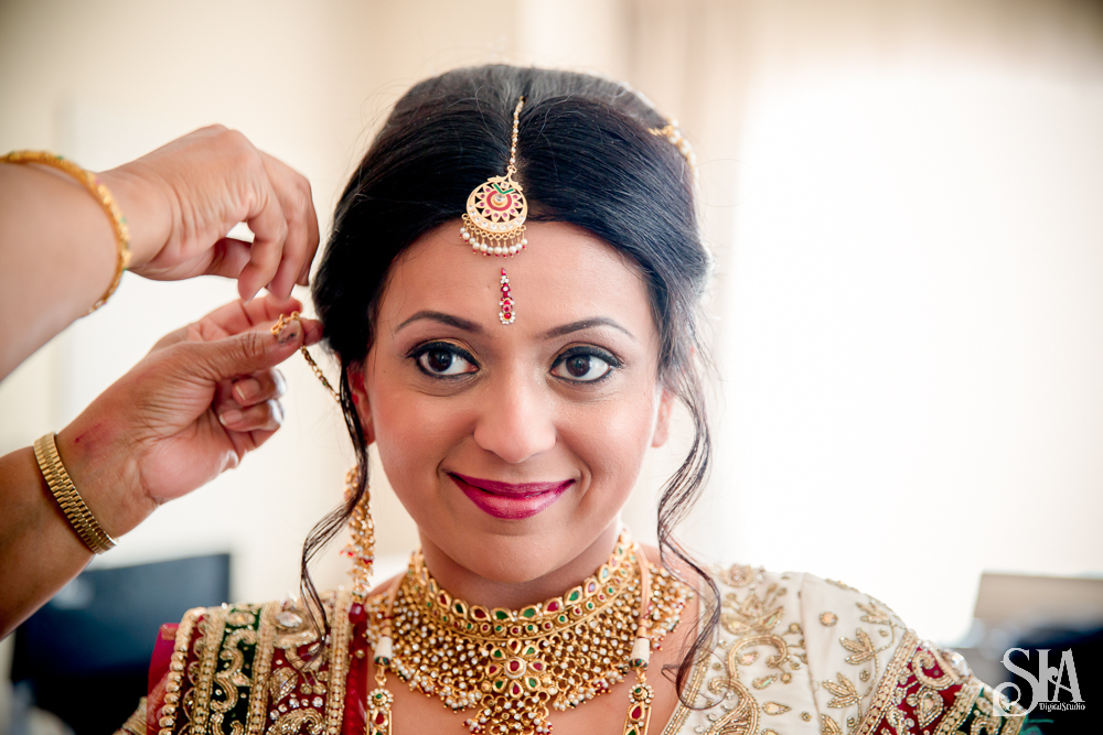 How to Click Bride Getting Ready Images In an Elegant Way!